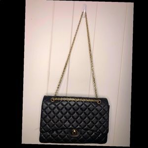 Jumbo Quilted Shoulder bag